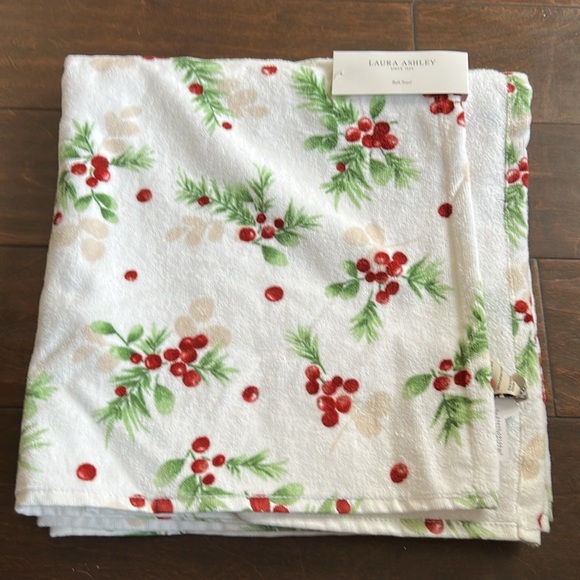 Laura Ashley Home Christmas Holly Berry Bath Towel Single NEW 29” x54” Cotton